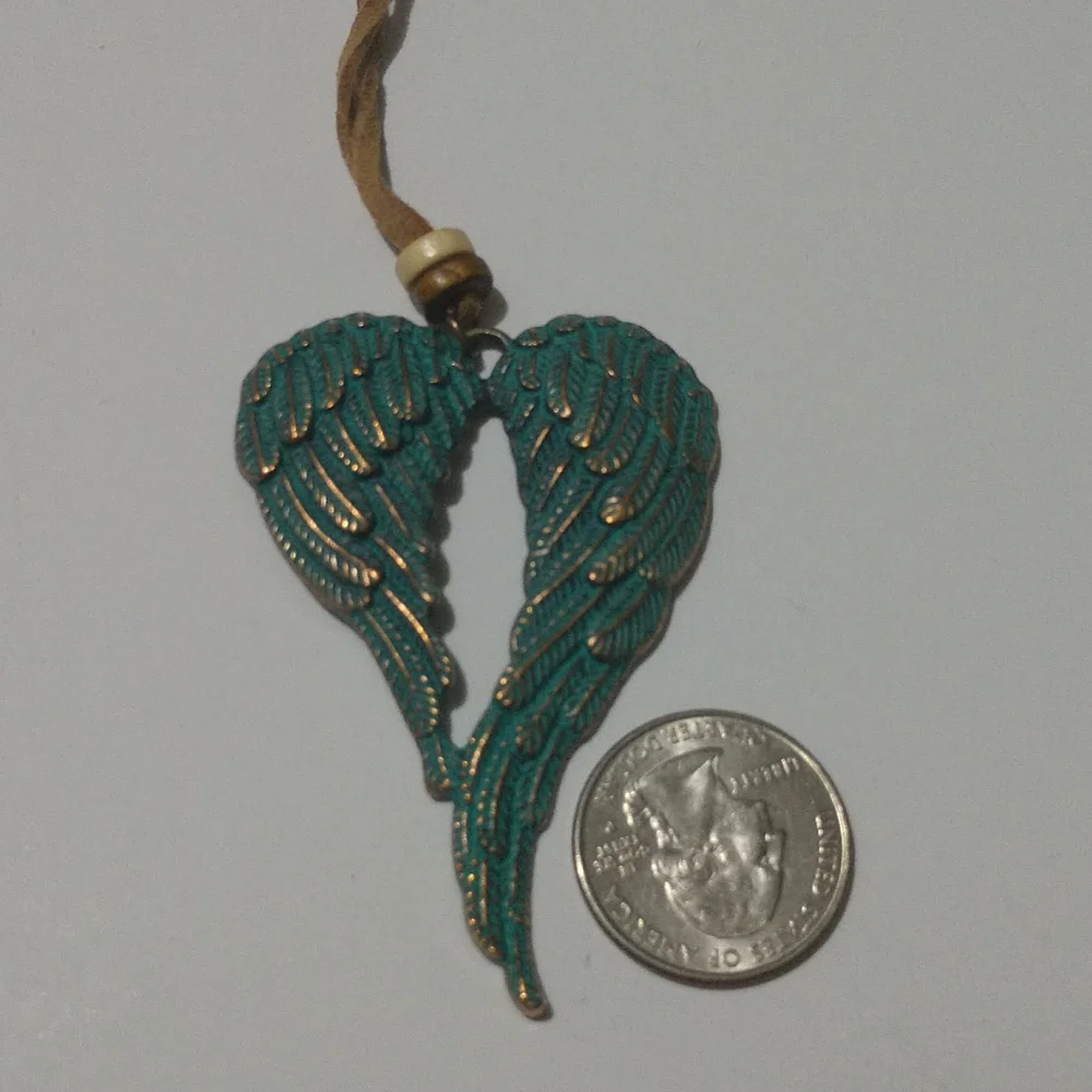 Necklace Angel Wings Heart Charm on Suede Strap - Picture 4 of 11
